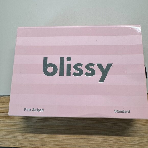 NIB Blissy pink striped standard silk pillowcase - Picture 2 of 2